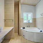 펜션 4 Bedroom Stunning In *