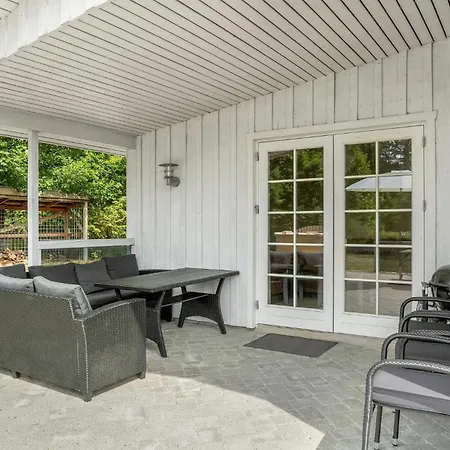 4 Bedroom Stunning In Dom wakacyjny Glesborg