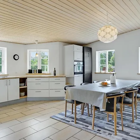 Vakantiehuis 4 Bedroom Stunning In