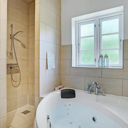 4 Bedroom Stunning In