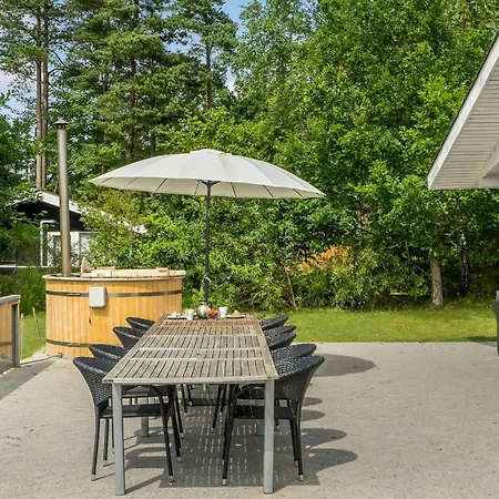 Vakantiehuis 4 Bedroom Stunning In