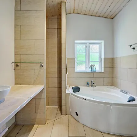 Dom wakacyjny 4 Bedroom Stunning In *