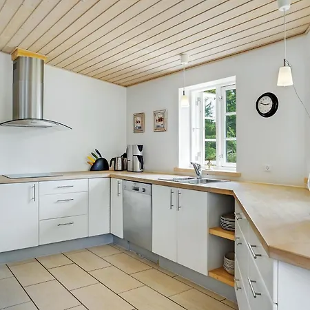 4 Bedroom Stunning In * Glesborg