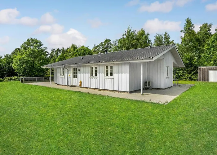 4 Bedroom Stunning In * Glesborg