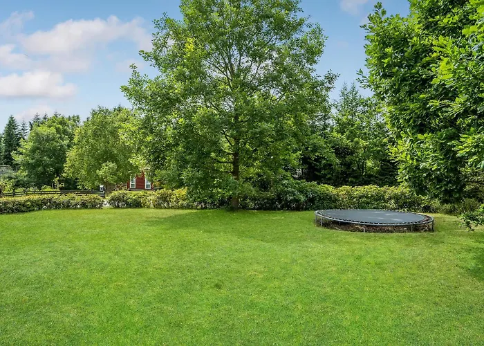 4 Bedroom Stunning In Vakantiehuis Glesborg